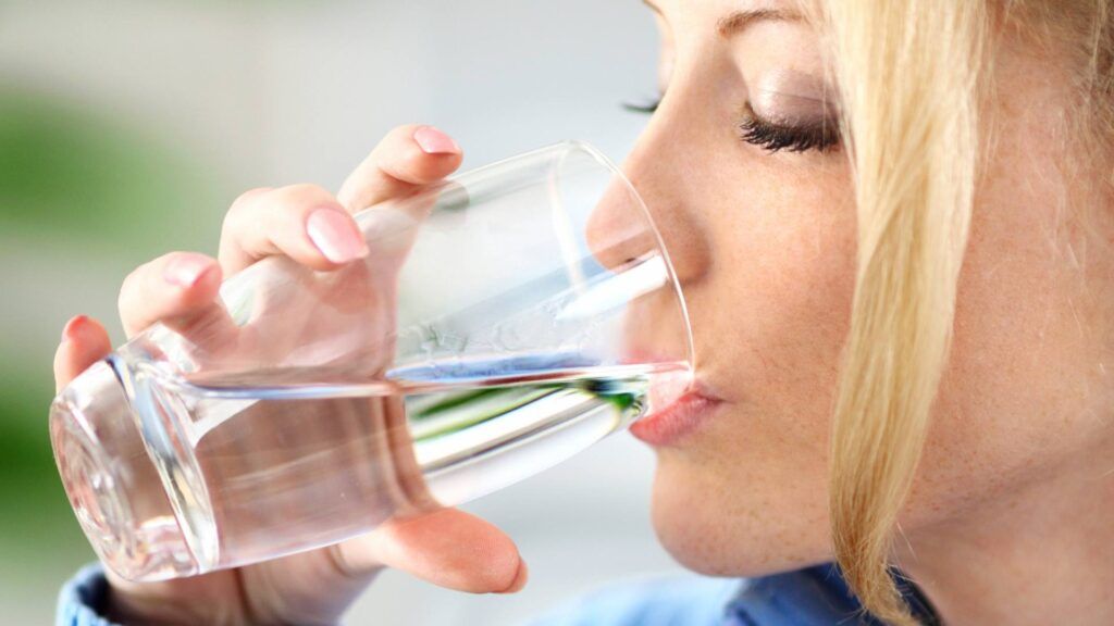 La importancia de la hidratación y cómo mantenerse hidratado correctamente