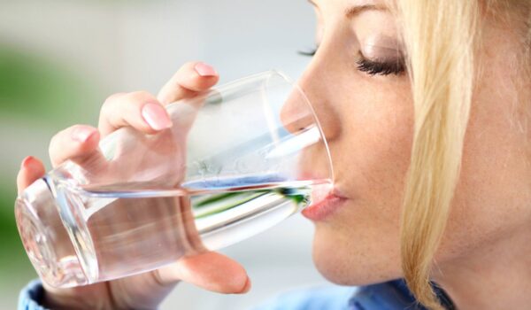 La importancia de la hidratación y cómo mantenerse hidratado correctamente